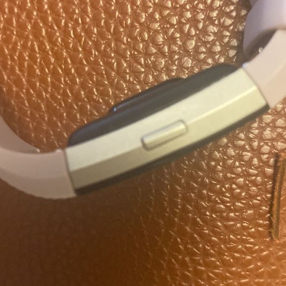 FitBit Smartwatch Watch Lavender Strap included - Picture 4 of 7